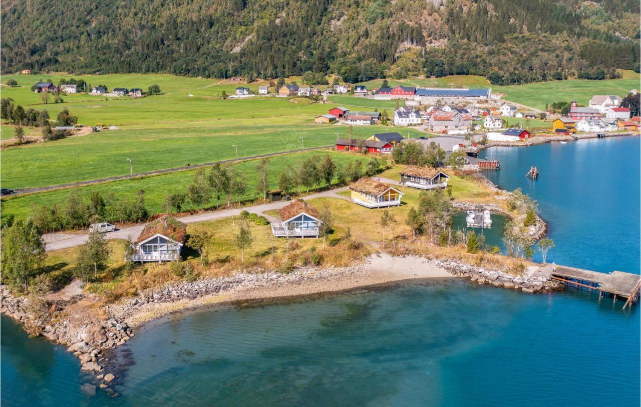 Cozy Home In Fjaerland With House A Mountain View Eksteriør billede