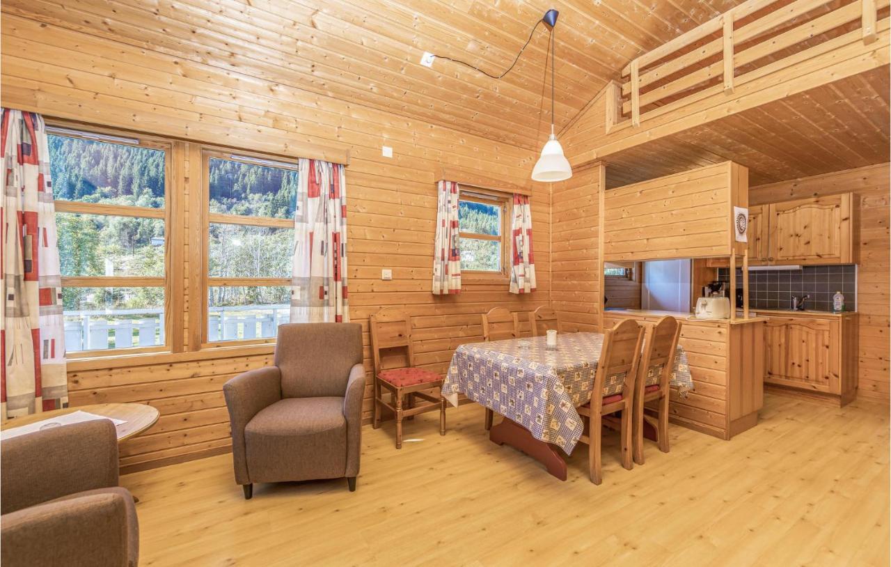 Cozy Home In Fjaerland With House A Mountain View Eksteriør billede