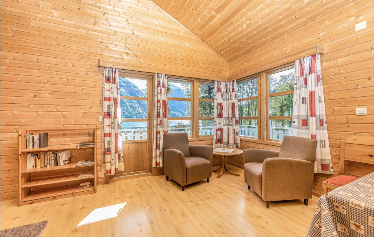 Cozy Home In Fjaerland With House A Mountain View Eksteriør billede