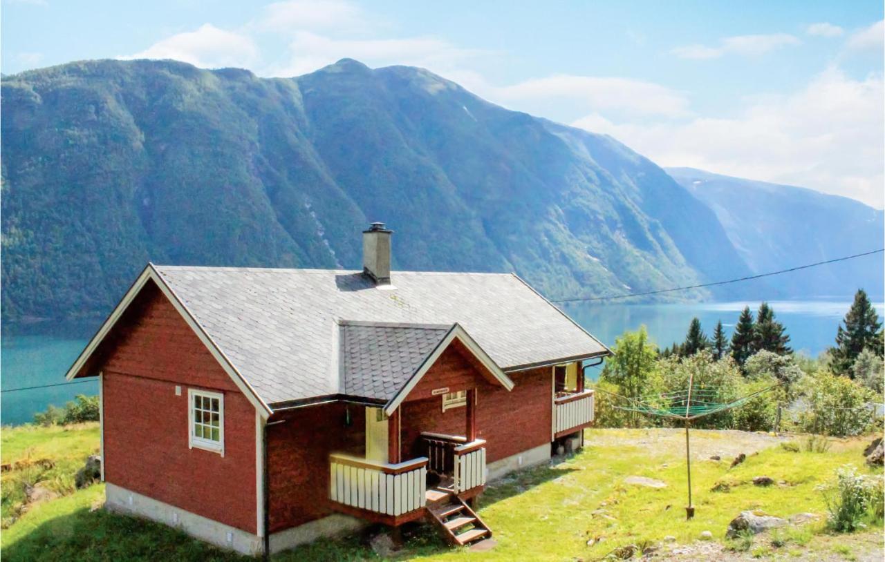 Cozy Home In Fjaerland With House A Mountain View Eksteriør billede